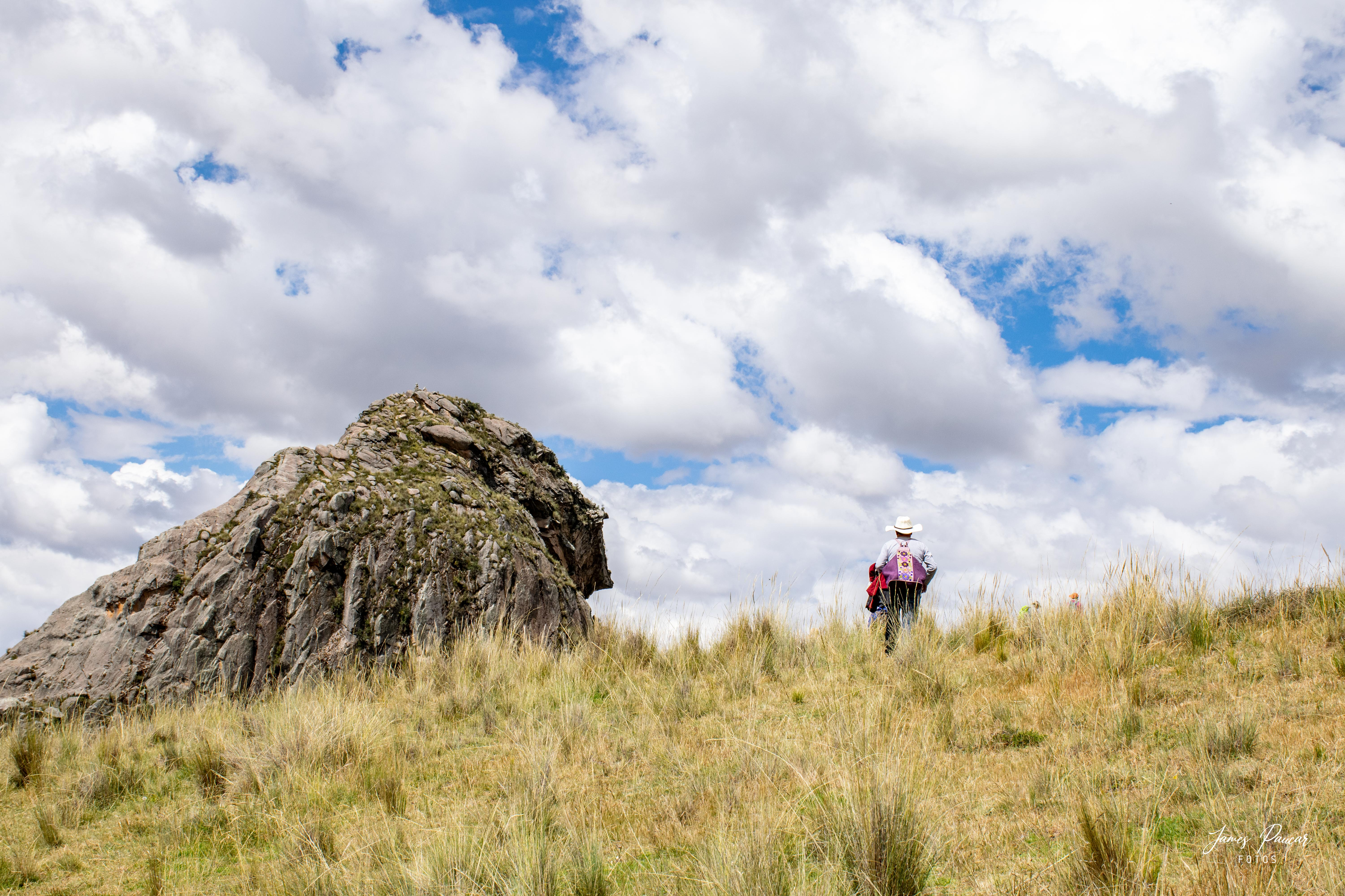 Descubre tu aventura con nostros recorriendo el centro del país y viviendo las experiencias que tenemos para ti - Kintu Travel Expeditions
