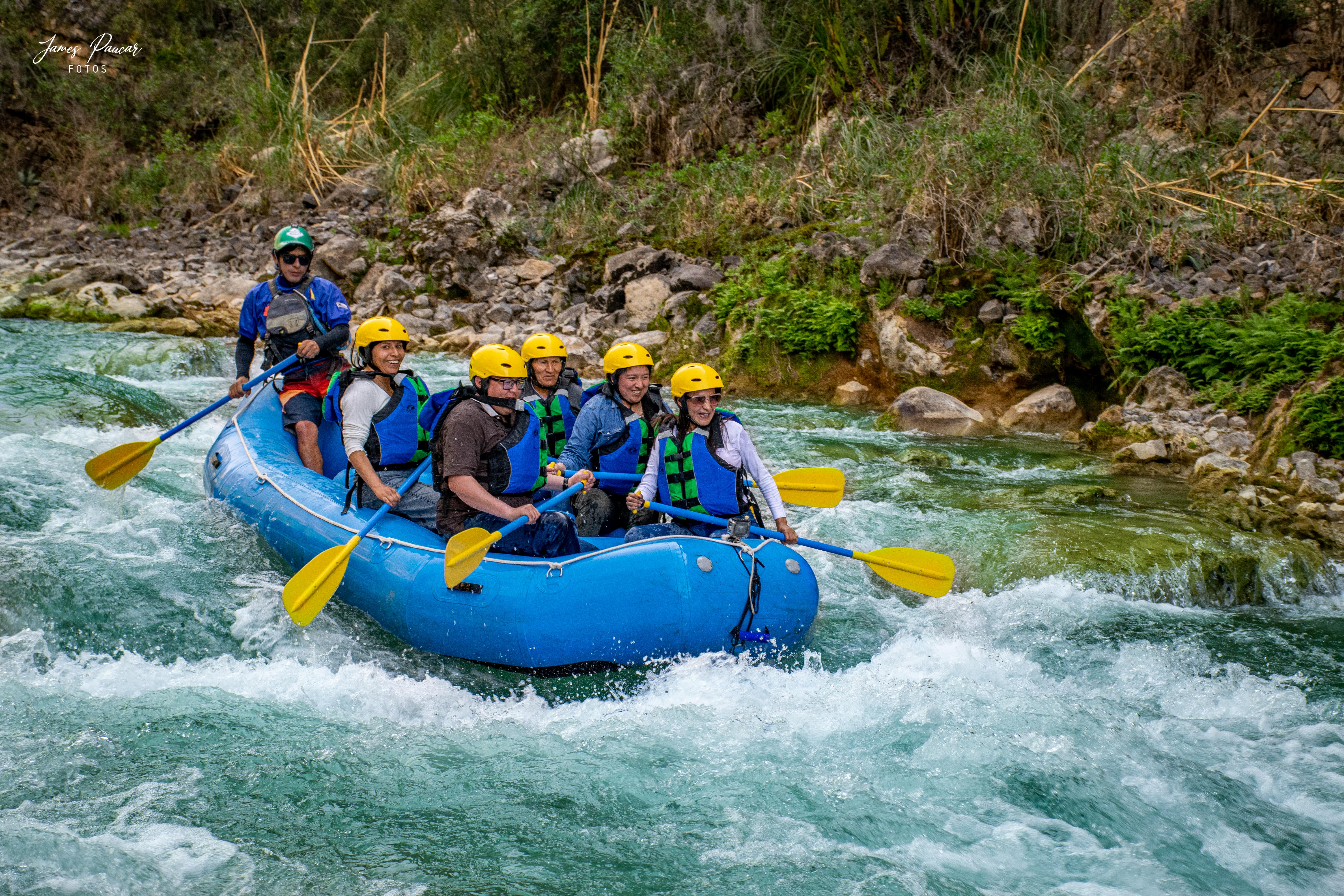 Descubre tu aventura con nostros recorriendo el centro del país y viviendo las experiencias que tenemos para ti - Kintu Travel Expeditions